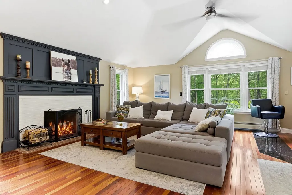 4 Hunters Road Bedford NH 03110