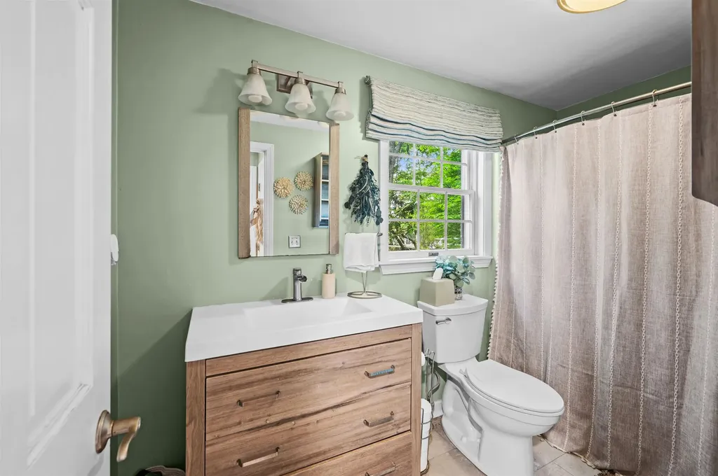 4 Deer Ridge Lane Kittery ME 03904-5610