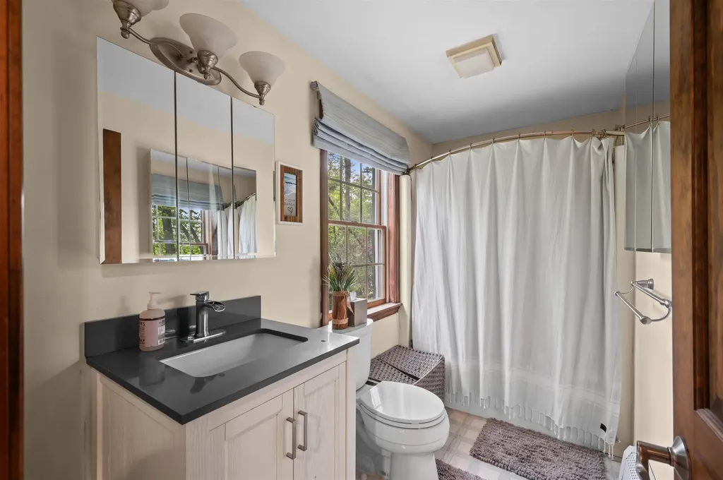 4 Deer Ridge Lane Kittery ME 03904-5610