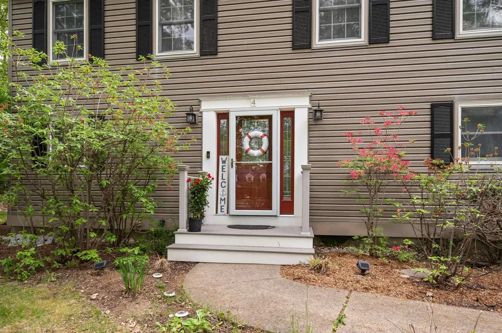 4 Deer Ridge Lane Kittery ME 03904-5610