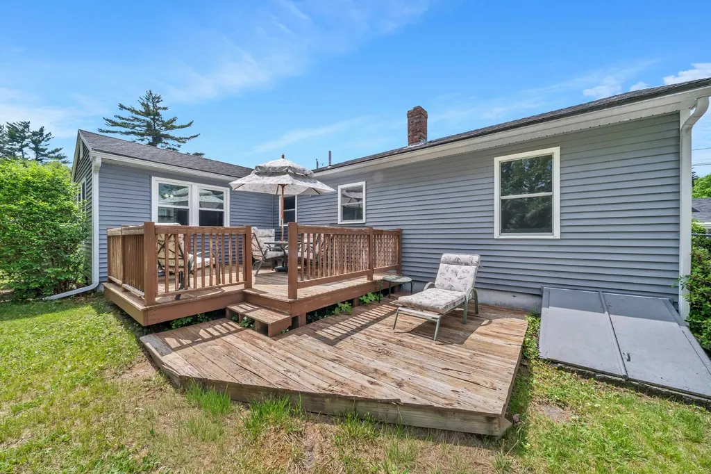 17 Willey Street Rochester NH 03867