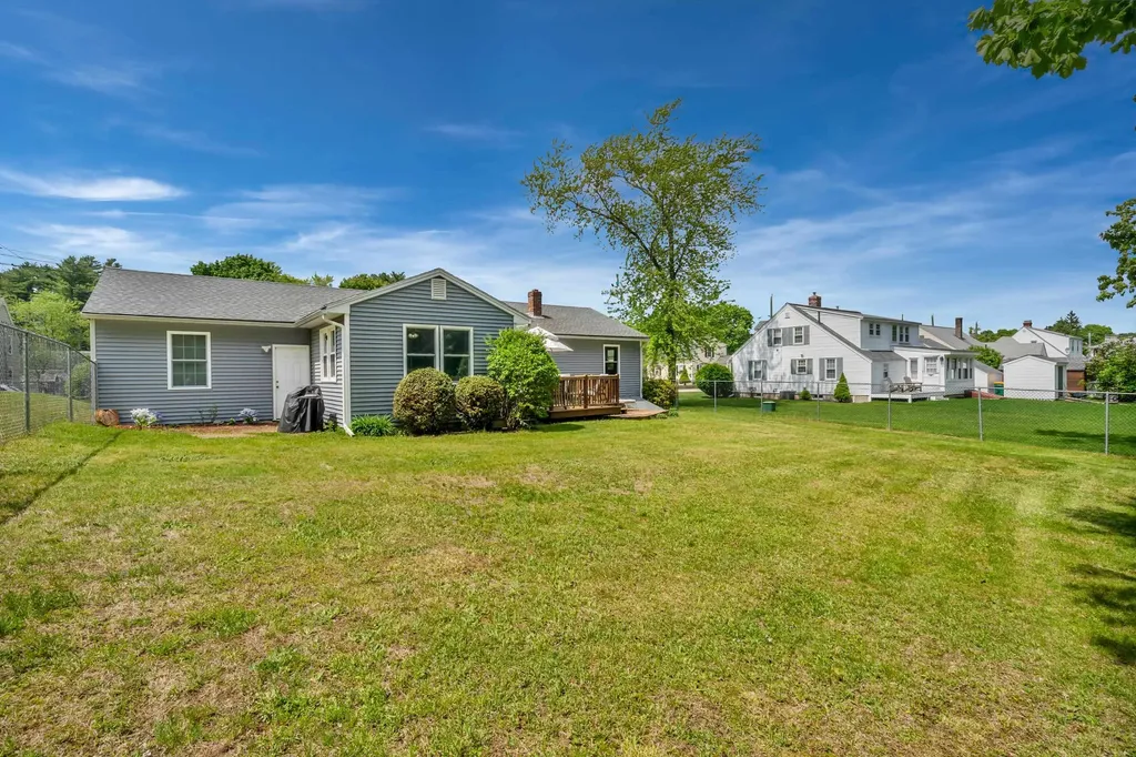 17 Willey Street Rochester NH 03867