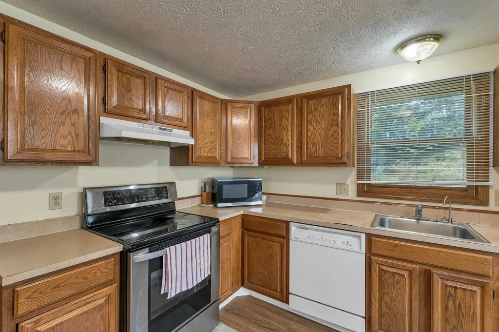 9 Mahogany Drive Nashua NH 03062