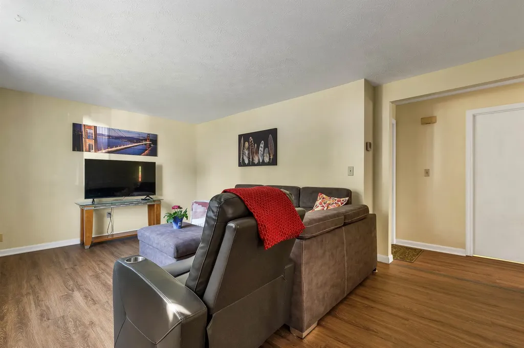 9 Mahogany Drive Nashua NH 03062