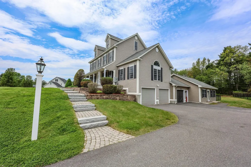 3 Checkerberry Lane Londonderry NH 03053
