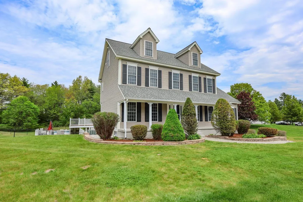 3 Checkerberry Lane Londonderry NH 03053