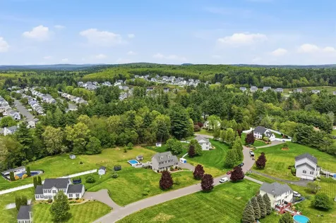 3 Checkerberry Lane Londonderry NH 03053