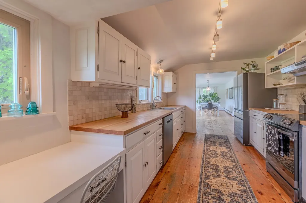 2677 30 Route Dorset VT 05251