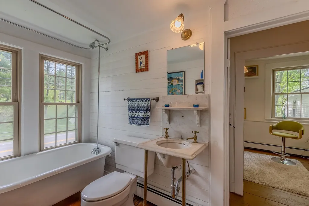 2677 30 Route Dorset VT 05251