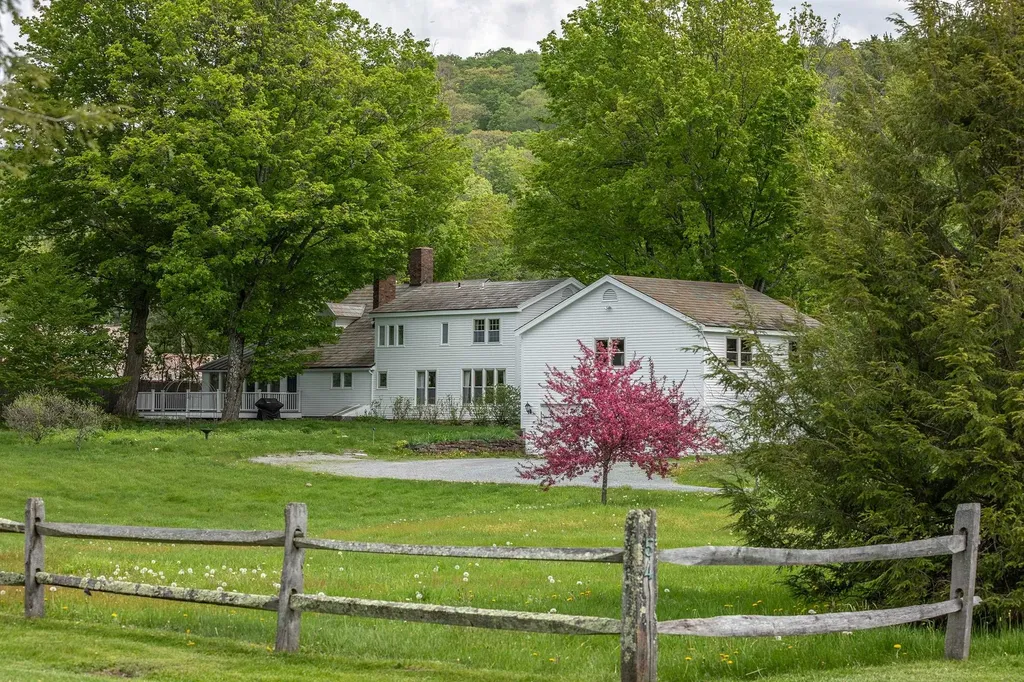 2677 30 Route Dorset VT 05251