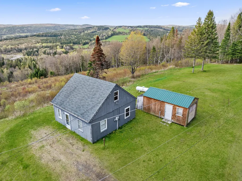 131 Daniel Beard Road Pittsburg NH 03592
