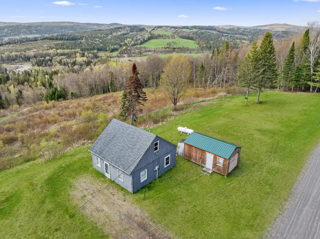 131 Daniel Beard Road Pittsburg NH 03592