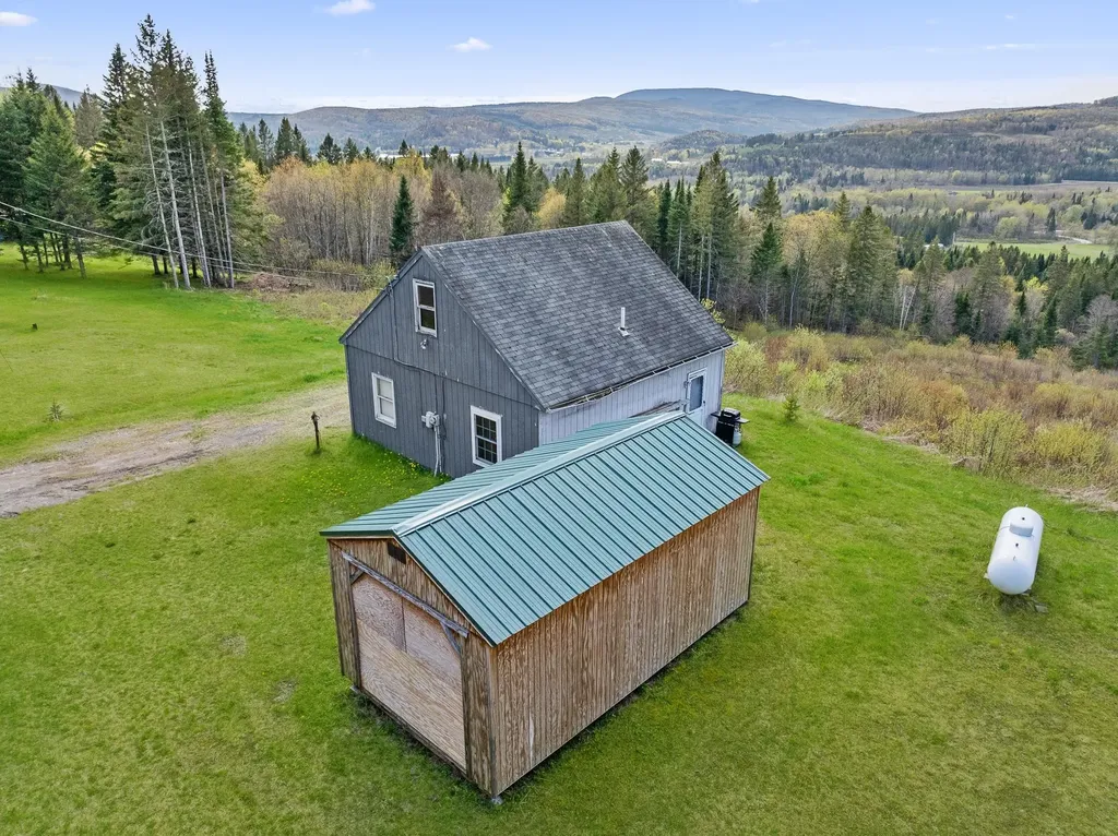 131 Daniel Beard Road Pittsburg NH 03592