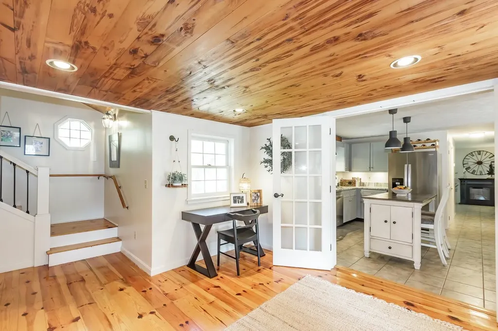 4 Leary Drive Litchfield NH 03052