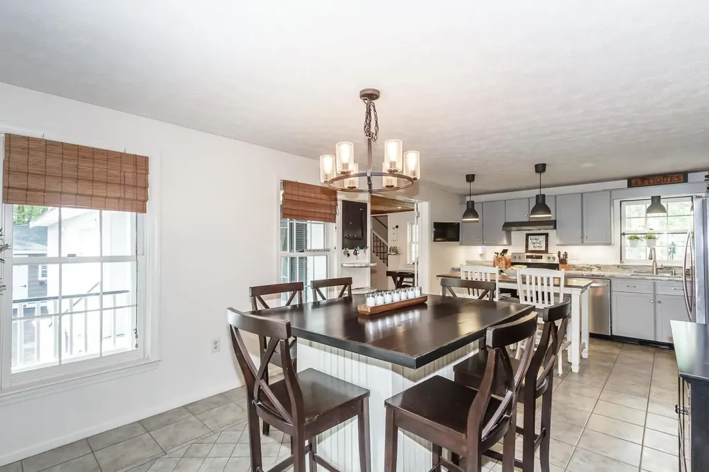 4 Leary Drive Litchfield NH 03052