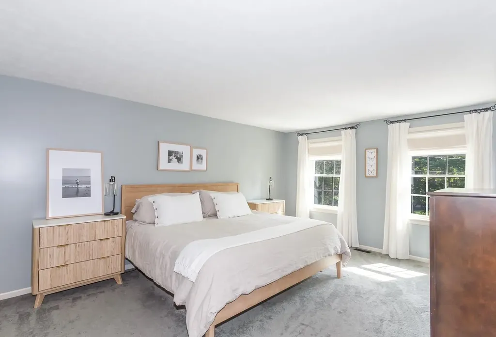 4 Leary Drive Litchfield NH 03052