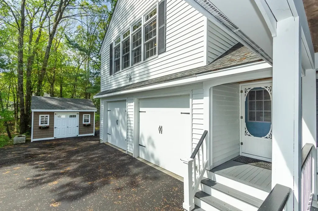 4 Leary Drive Litchfield NH 03052