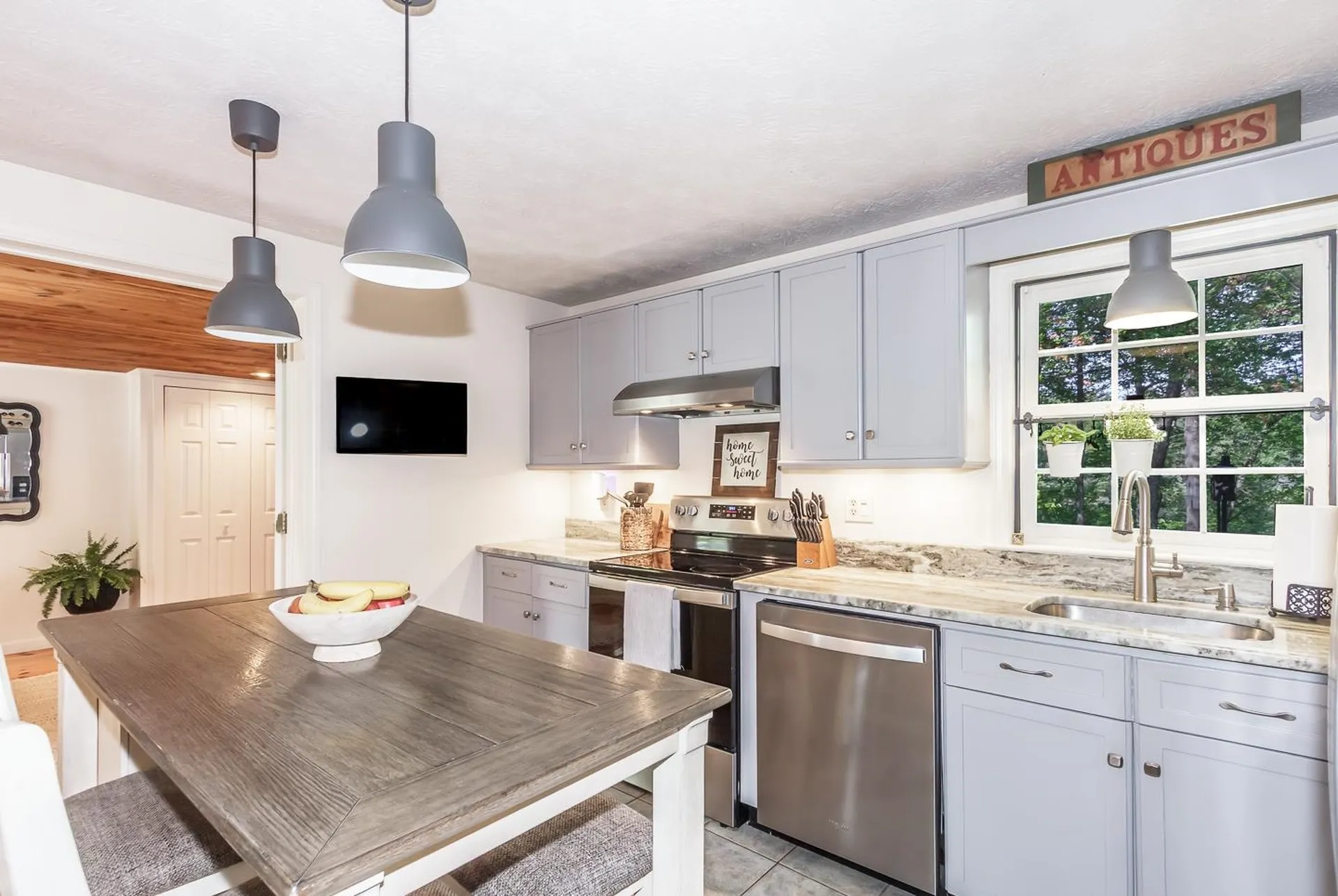 4 Leary Drive Litchfield NH 03052