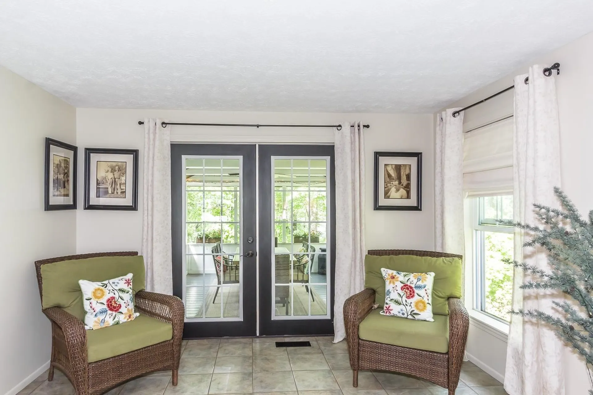 4 Leary Drive Litchfield NH 03052