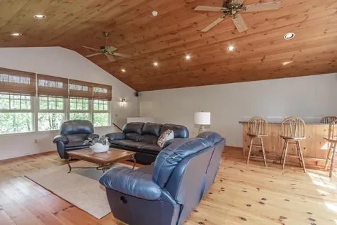 4 Leary Drive Litchfield NH 03052