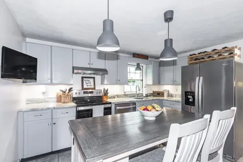 4 Leary Drive Litchfield NH 03052