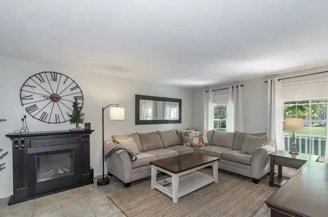 4 Leary Drive Litchfield NH 03052