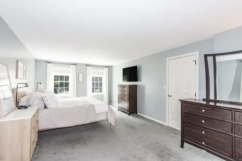 4 Leary Drive Litchfield NH 03052