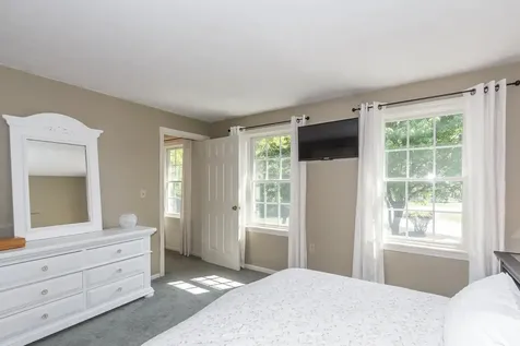 4 Leary Drive Litchfield NH 03052