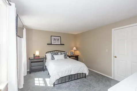 4 Leary Drive Litchfield NH 03052
