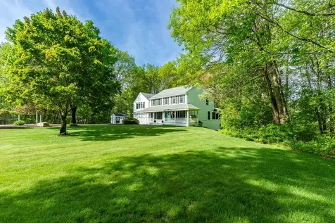 4 Leary Drive Litchfield NH 03052