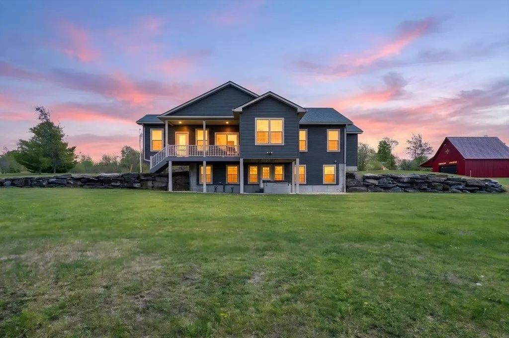 28 Rileys Way Highgate VT 05459