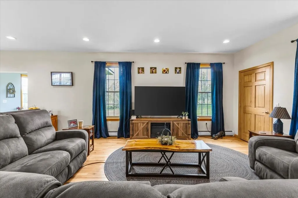 28 Rileys Way Highgate VT 05459
