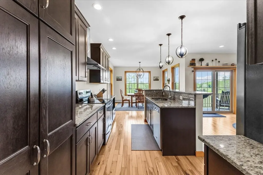 28 Rileys Way Highgate VT 05459