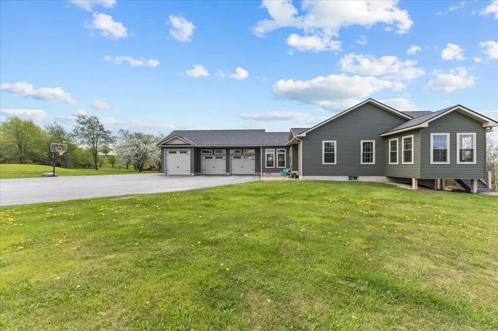 28 Rileys Way Highgate VT 05459