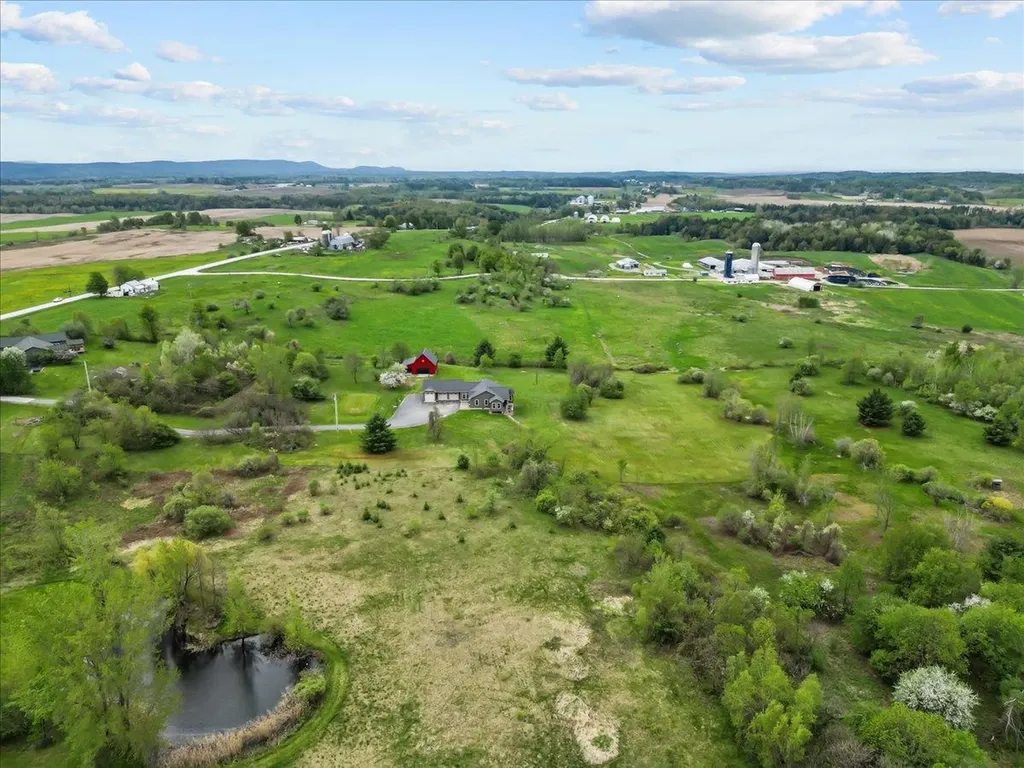 28 Rileys Way Highgate VT 05459