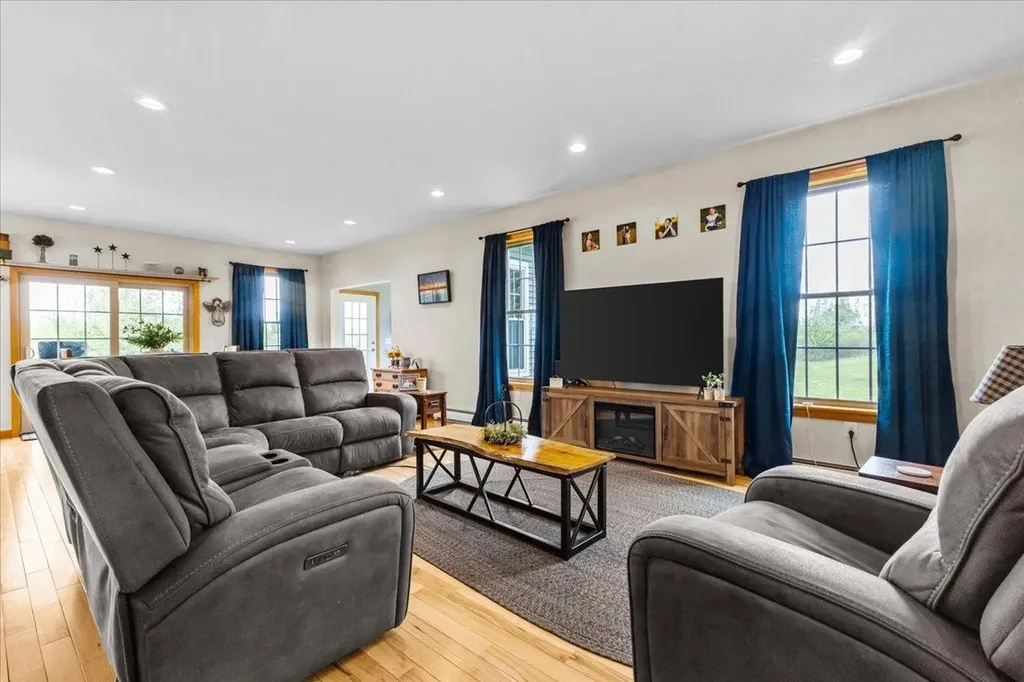 28 Rileys Way Highgate VT 05459