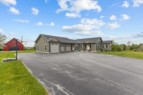 28 Rileys Way Highgate VT 05459