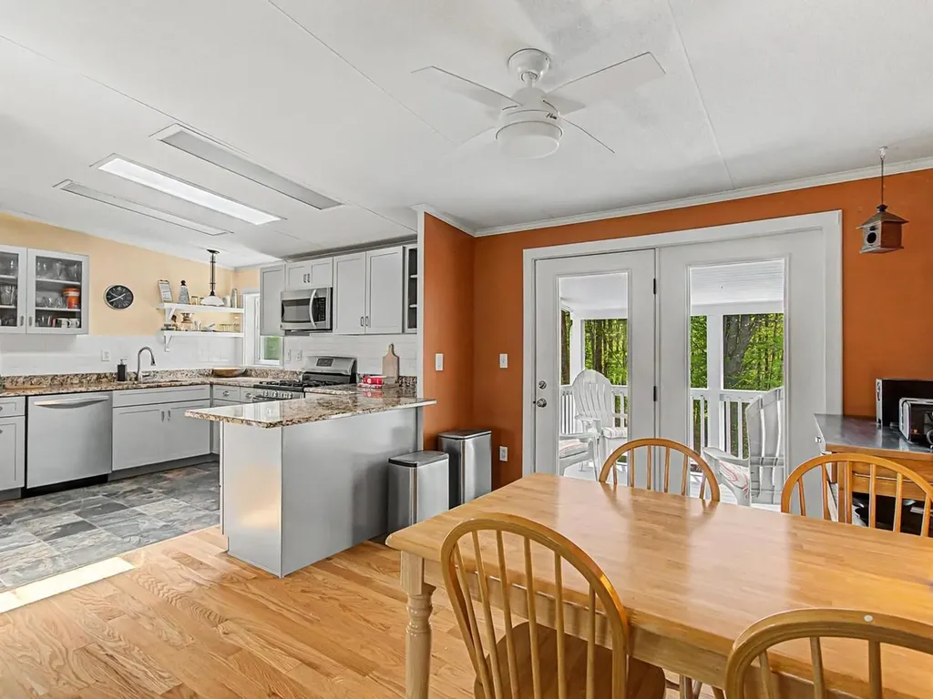 135 Duxfarm Estates Duxbury VT 05676