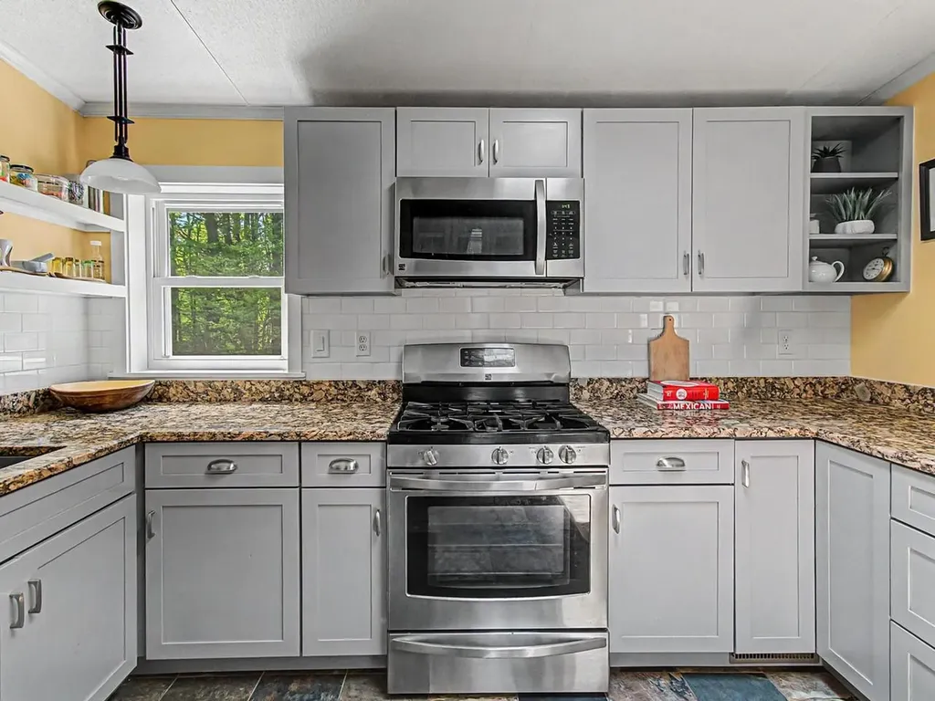 135 Duxfarm Estates Duxbury VT 05676