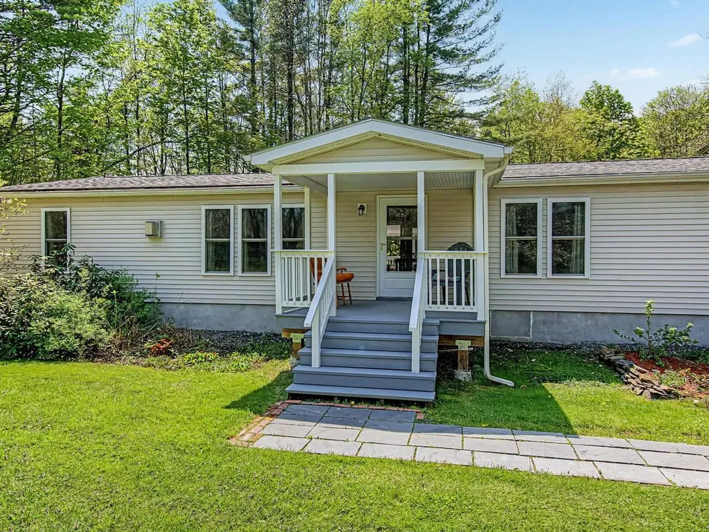 135 Duxfarm Estates Duxbury VT 05676