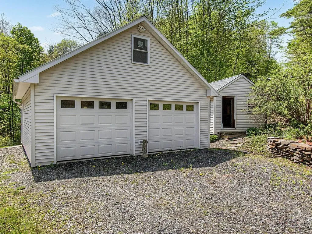 135 Duxfarm Estates Duxbury VT 05676