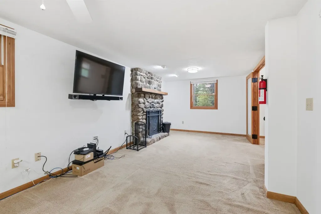 139 Wintersport Street Moultonborough NH 03254