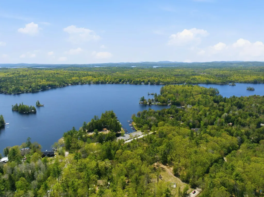 139 Wintersport Street Moultonborough NH 03254
