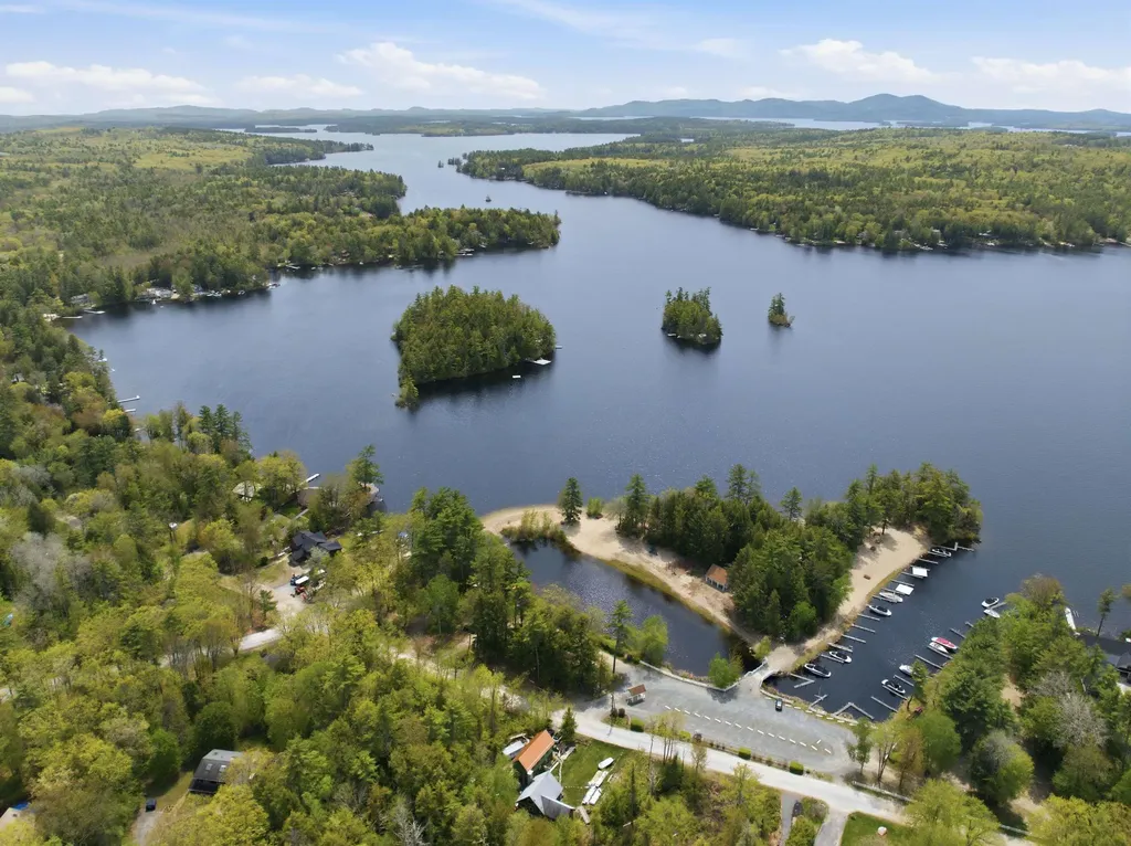 139 Wintersport Street Moultonborough NH 03254