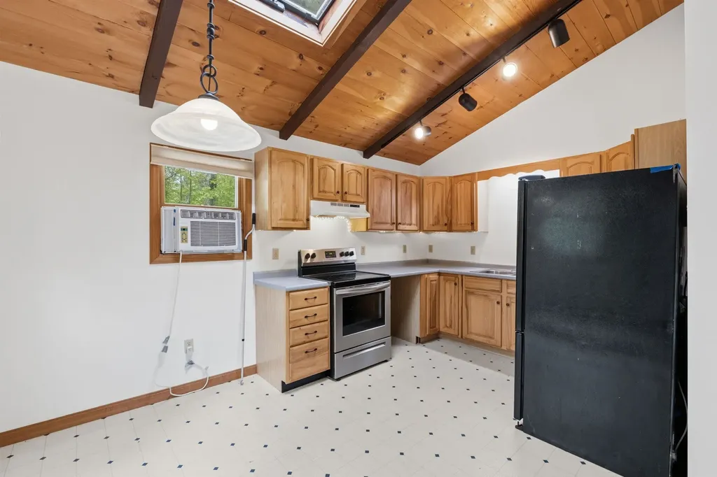 139 Wintersport Street Moultonborough NH 03254