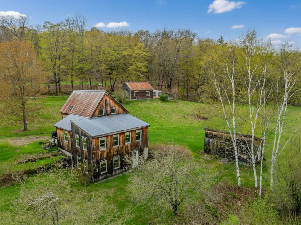 2923 Diamond Hill Road St. Johnsbury VT 05819