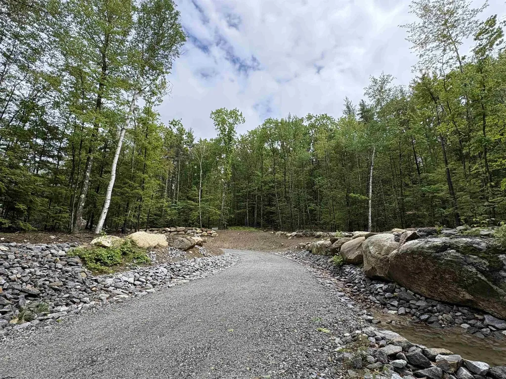 21-2 Leach Hill Road Goffstown NH 03045
