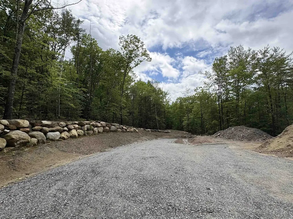 21-2 Leach Hill Road Goffstown NH 03045