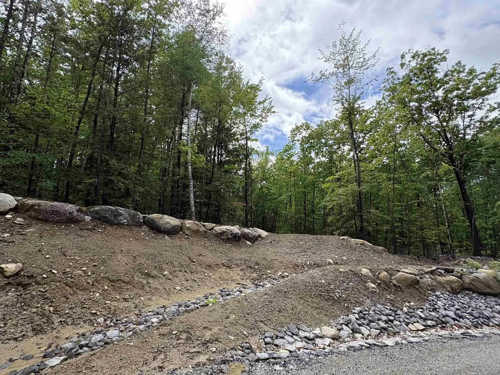 21-2 Leach Hill Road Goffstown NH 03045
