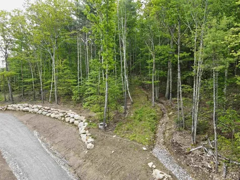 21-2 Leach Hill Road Goffstown NH 03045